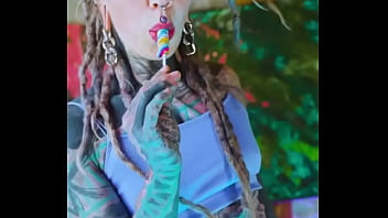 Girlfriend with or without split tongue