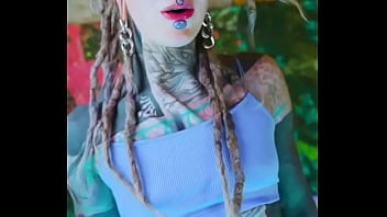 Girlfriend with or without split tongue