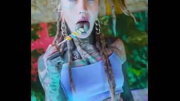 Girlfriend with or without split tongue