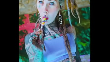 Girlfriend with or without split tongue