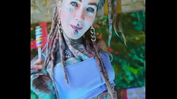 Girlfriend with or without split tongue