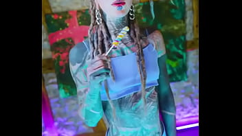 Girlfriend with or without split tongue