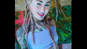 Girlfriend with or without split tongue