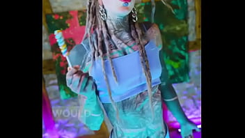 Girlfriend with or without split tongue