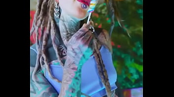 Girlfriend with or without split tongue