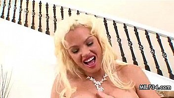 Gorgeous cougar had a horny great time with an