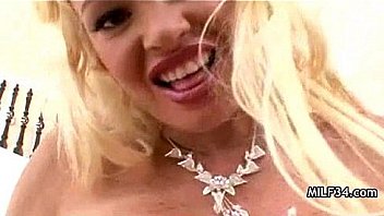 Gorgeous cougar had a horny great time with an