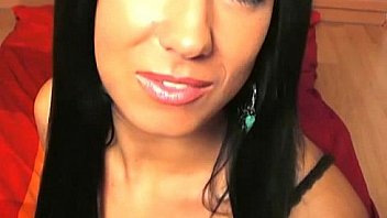 Gorgeous girlfriend orgasms with her new toy