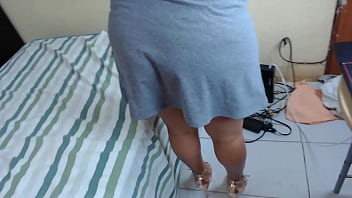 Hermosa webcamer disfruta de follar muy duro frente a la cámara con sus tacones altos