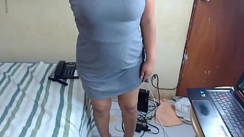 Hermosa webcamer disfruta de follar muy duro frente a la cámara con sus tacones altos