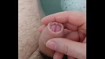 Ich Pisse Und Zeige Meine Eichel thumbnail