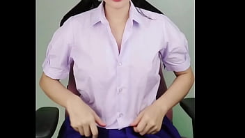 หลุดนักเรียนมอปลายเล่นซนเอาควยปลอมของแม่มาเล่น new241new