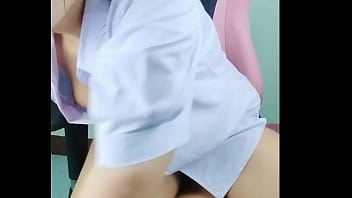 หลุดนักเรียนมอปลายเล่นซนเอาควยปลอมของแม่มาเล่น new241new