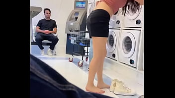 La manera de lavar ropa interior en la lavandería