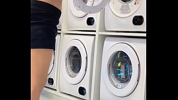 La manera de lavar ropa interior en la lavandería