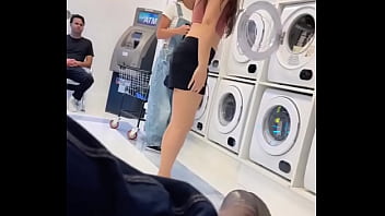 La manera de lavar ropa interior en la lavandería