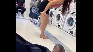 La manera de lavar ropa interior en la lavandería