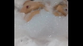 Retas En Jacuzzi thumbnail