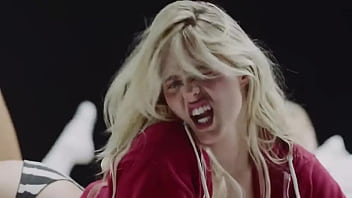 Lésbica gostosa arrasando e querendo se divertir