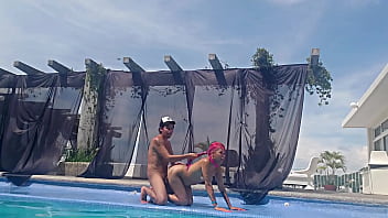 Sexo en la piscina Sexo en la piscina