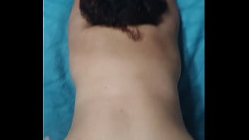 Me da duro de perrito hasta que se viene en mis nalgas