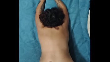 Me da duro de perrito hasta que se viene en mis nalgas