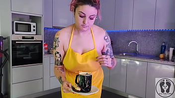 Chubby waitress masturbates in the kitchen wearing an apron