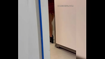 Hoje é dia de ficar só olhando ela aprontar ela falou que vai sair pra namorar dar beijo na boca e ficar nuns amassos