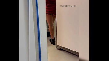 Hoje é dia de ficar só olhando ela aprontar ela falou que vai sair pra namorar dar beijo na boca e ficar nuns amassos