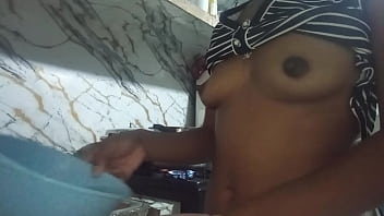 Tetas en la cocina la conoci en