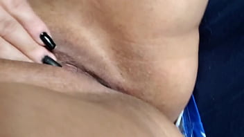 Novinha safada com a buceta molhadinha parte 2