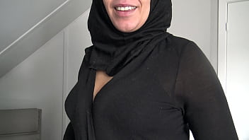 Sexy virgin muslim girl takes of all her clothes and is not afraid to show her hairy vagina