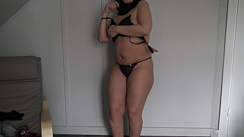 Sexy virgin muslim girl takes of all her clothes and is not afraid to show her hairy vagina