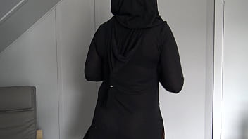 Sexy virgin muslim girl takes of all her clothes and is not afraid to show her hairy vagina