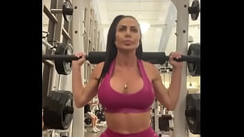 Here is your daily reminder to not skip leg day if you can walk normally after your leg day then you need to train