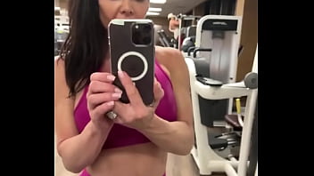 Here is your daily reminder to not skip leg day if you can walk normally after your leg day then you need to train