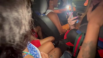 Gostosas pediram pros amigos realizar o sonho delas fazer de dp sem camisinha no pelo os dois gozando dentro