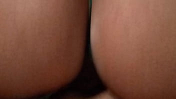 Este culo enorme casi me hace embarazarla