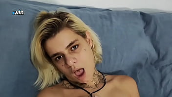 Meu marido saiu e me masturbei gostoso