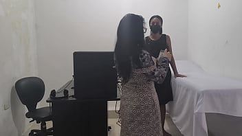 Evangelica Estaba Predicando A Una Mujer Y Finalmente Decidieron Acariciar Sus Coños Por Diversion thumbnail