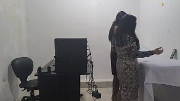 Evangelica Estaba Predicando A Una Mujer Y Finalmente Decidieron Acariciar Sus Coños Por Diversion thumbnail