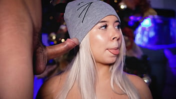 I love tempting my boss's penis and making it hard as a rock while i behave like a little whore