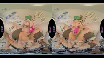 Naturally Busty Blonde Masturbates On St Patrick's Day In Virtual Reality thumbnail