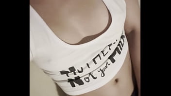 Rossmexicana se masturba en silencio porque estan sus padres en la otra habitacion