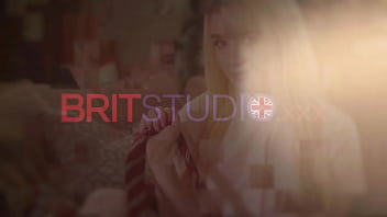 18 year old girl fingers both of her holes