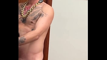 Estilista afeminado comeu a mulher do corno