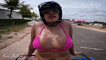 Fui bem safadinha durante passeio de quadriciculo com guia