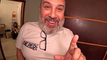 Aos poucos pamela urach vai se soltando para seu primeiro sexo anal