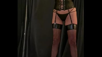 Enseñando la puta de su esposa