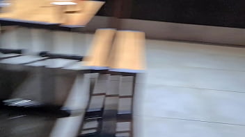 Sexo em público no fast food casal faz suruba no drive thru e arrisca tudo